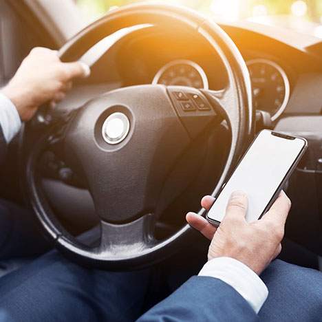 Distracted driver using phone while driving leads to Apple class action lawsuit