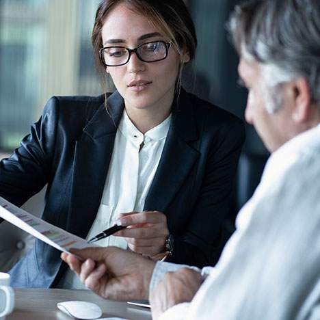 Female lawyer showing paperwork to client - find the best injury lawyer in Philadelphia