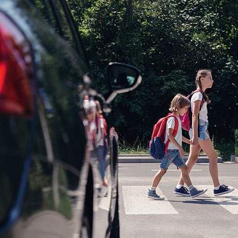 Children crossing the street - if a car hits a pedestrian who is at fault?