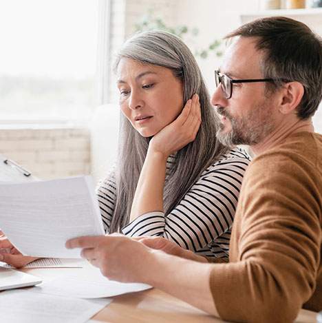 Middle-aged couple looking at papers - can you switch lawyers in the middle of a car accident case?