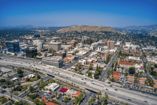 Accidents Near the Mission Inn Bridge: How a Riverside Car Accident Lawyer Builds Strong Local Cases