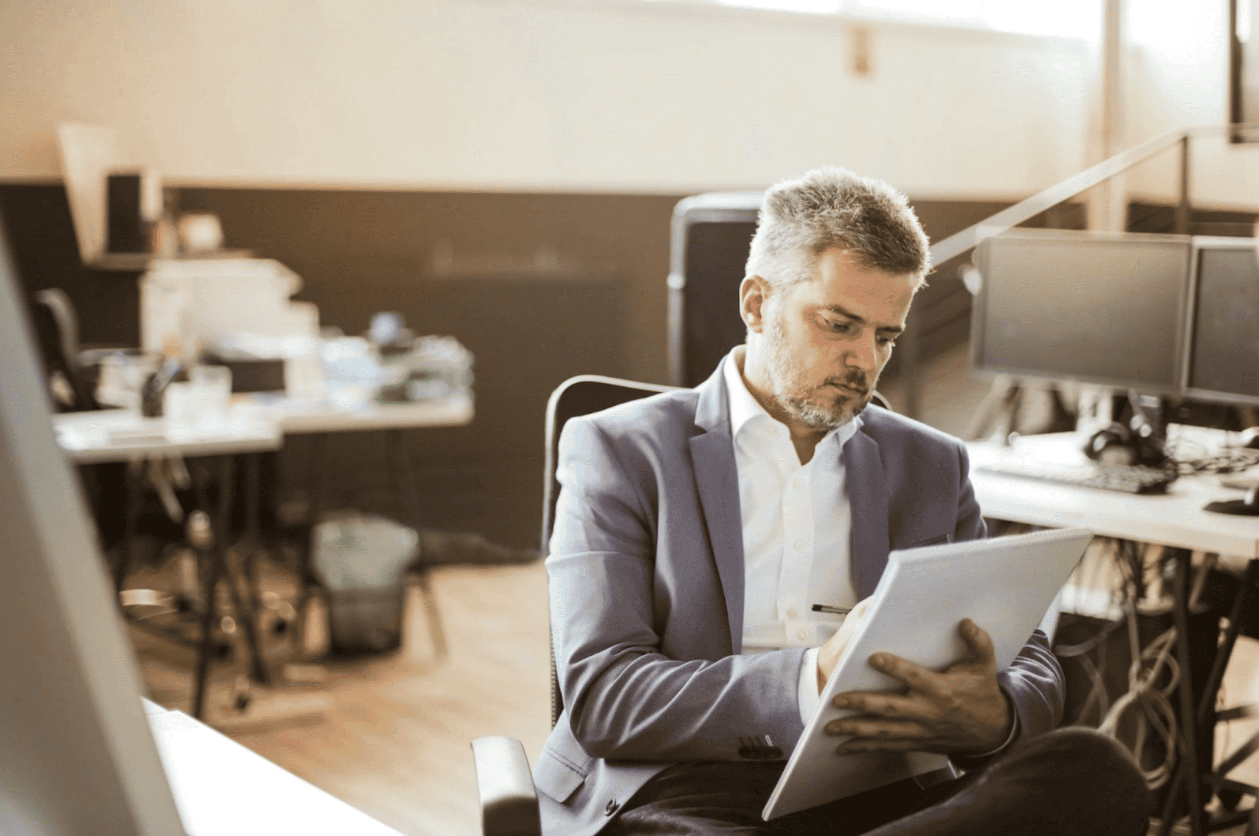 deciding-between-settlement-and-lawsuit:-what-your-lawyer-will-consider